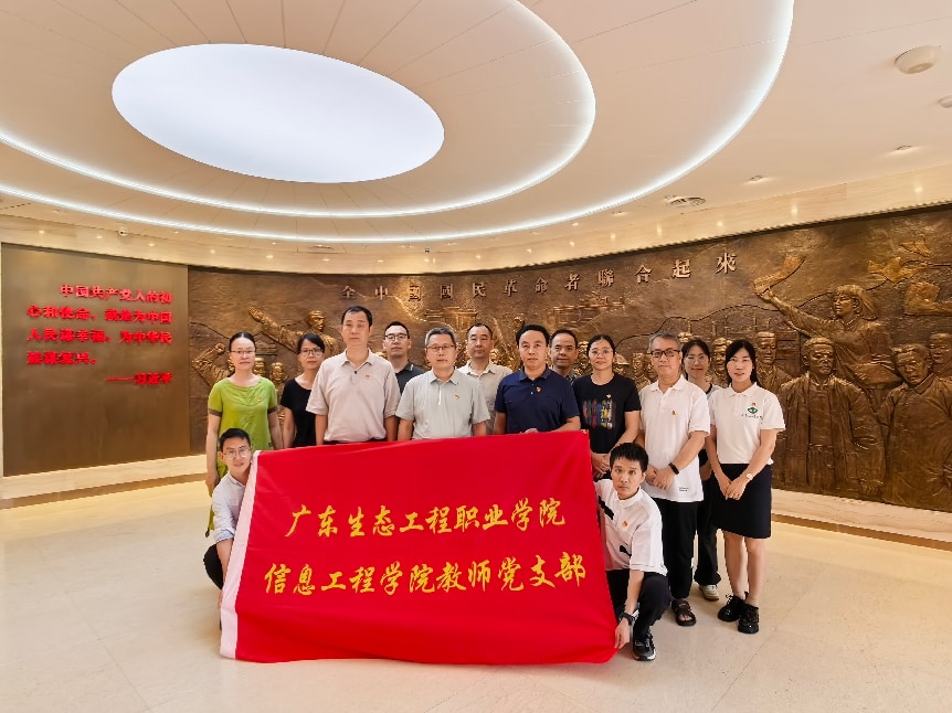 1重温革命历史，汲取奋进力量.jpg